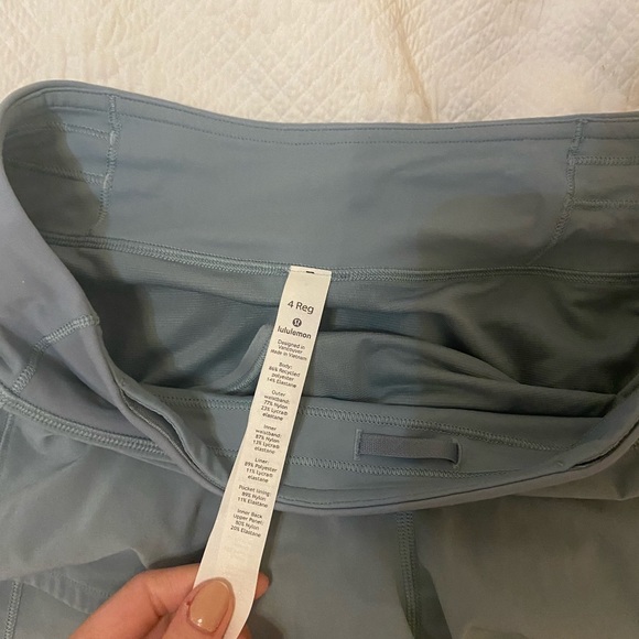 Lululemon speed up shorts 2.5” NWOT - Picture 3 of 4